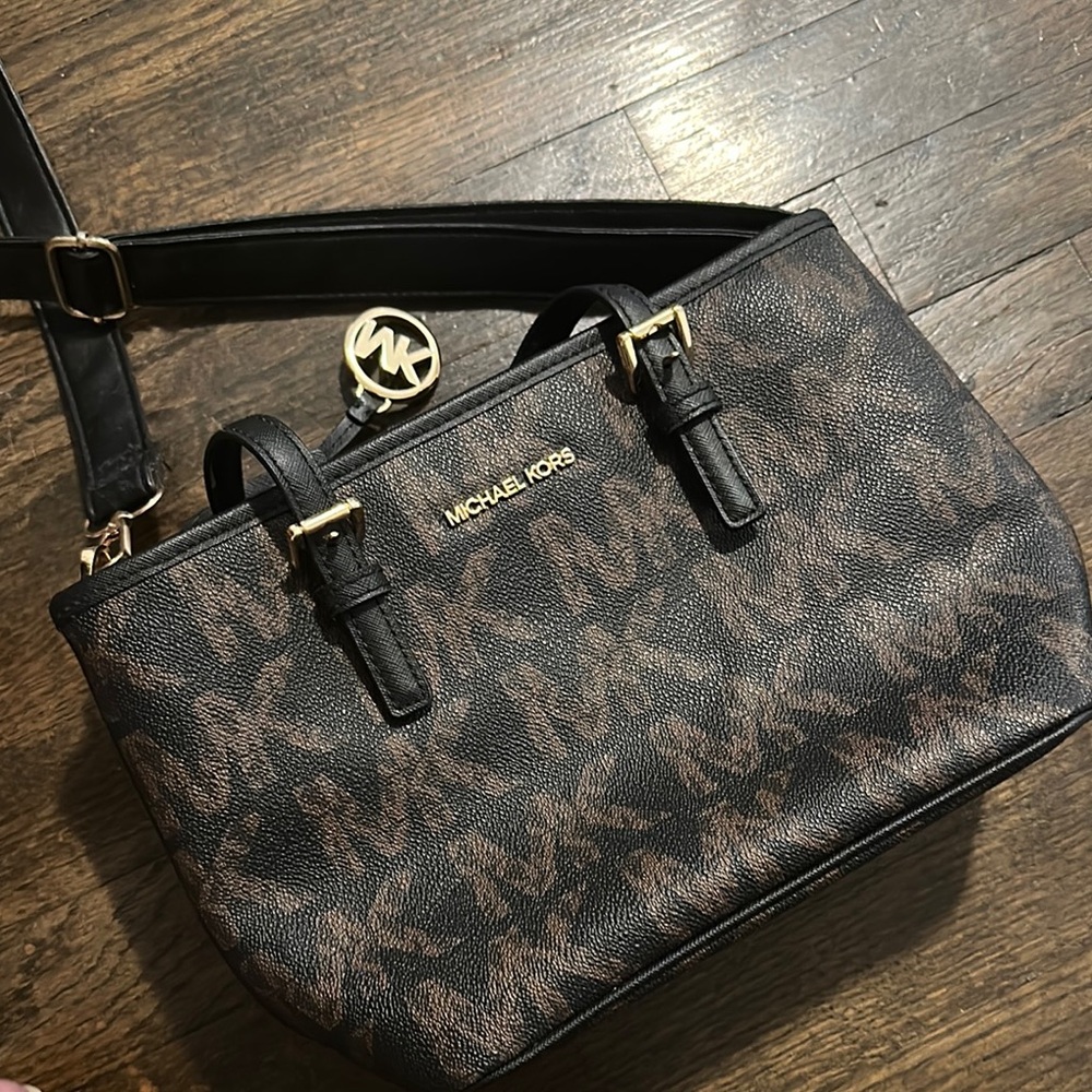 Michael Kors Black and Brown Crossbody Bag with Gold-Tone Hardware